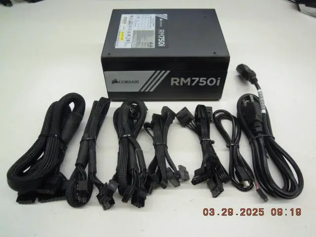 Main image of Corsair RMi Series RM750i  750 Watt 80 PLUS® Gold Certified Fully Modular Power Supply * Part Number CP-9020082