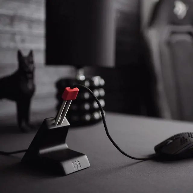 Alt view image 5 of 5 - Arozzi - Ancora Mouse Bungee with Snug Cord Holder, Rubber Feet, Extendable Spring, and Weighted for Stability - Black with Red Accents
