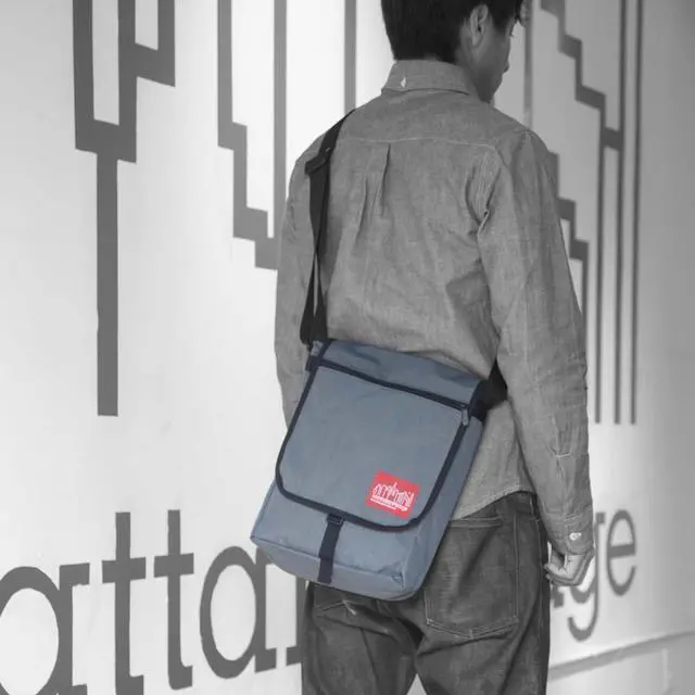 Alt view image 2 of 3 - MANHATTAN PORTAGE MANHATTAN LAPTOP BAG, 13" LAPTOP BAG WITH ADJUSTABLE STRAPS, WATER RESISTANT FABRIC LAPTOP BAG, LAPTOP MESSENGER BAG FOR MEN & WOMEN, OLIVE.