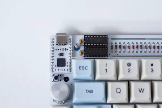 Alt view image 4 of 4 - nullbits Nibble ANSI+ISO 65% 72 Key Programmable QMK Mechanical Keyboard Kit (Plus - White)