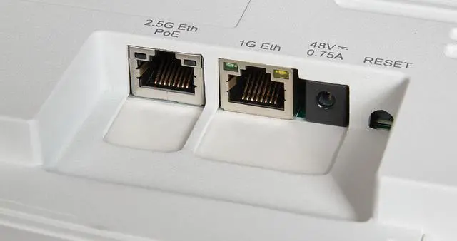 Alt view image 3 of 3 - Ruckus Wireless - 901-R720-US00 - Ruckus Wireless R720 IEEE 802.11ac 2.28 Gbit/s Wireless Access Point - 2.40 GHz, 5 GHz