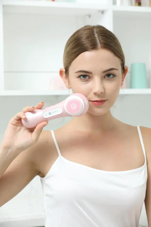 Alt view image 3 of 5 - Prospera Ultrasonic facial brush