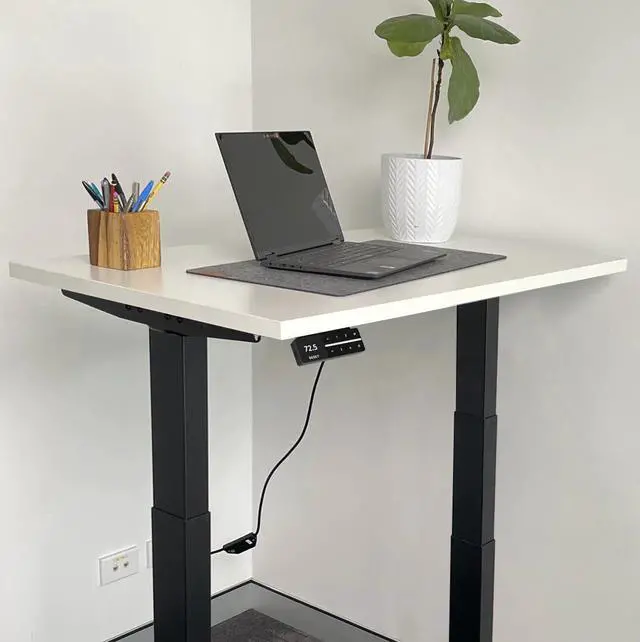 Alt view image 3 of 7 - Desky Dual Mini Sit Stand Desk - Classic Oak / 32 x 20 in / Space Gray