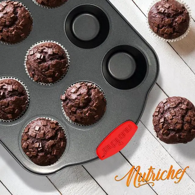 Alt view image 6 of 7 - NutriChef 6-Piece Non-Stick Carbon Steel Bakeware Set with Red Silicone Handles - Gray (NCSBS6S)