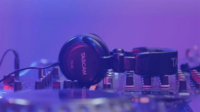 Alt view image 6 of 7 - TASCAM TH-02 Professional Studio Monitor Headphones, Wired, Over Ear  for Recording, Podcast, DJ, Music and Guitar, with 1/4 Inch Jack Adapter