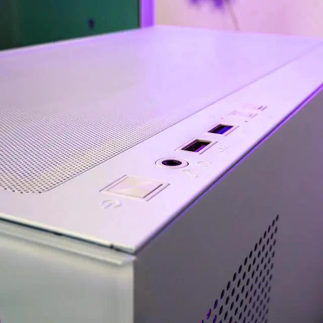 Alt view image 3 of 5 - Hyper Cyber Aurora Ryzen CPU | Ryzen GPU | GeForce GPU | Gaming PC AMD Ryzen 7 7800X3D NVIDIA GeForce RTX 5070 12GB