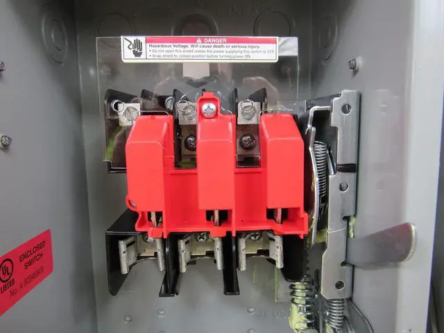 Alt view image 6 of 7 - Siemens HF361 30-Amp 3 Pole 600-volt 3 Wire Fused Heavy Duty Safety Switches