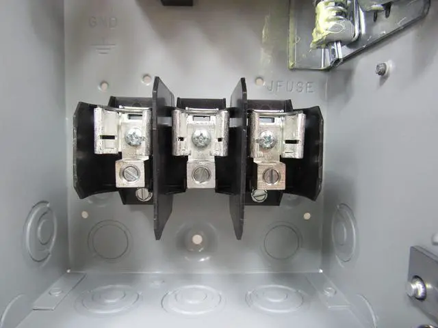 Alt view image 7 of 7 - Siemens HF361 30-Amp 3 Pole 600-volt 3 Wire Fused Heavy Duty Safety Switches