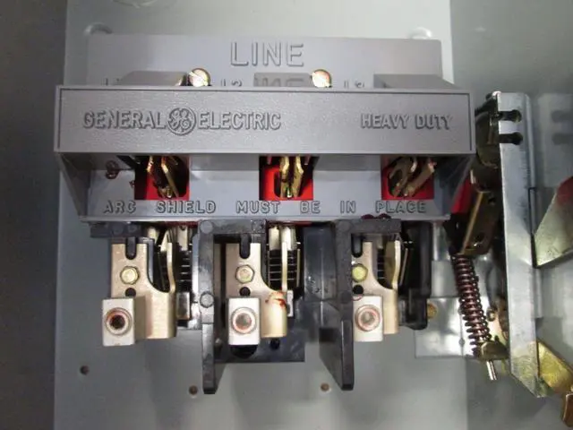 Alt view image 2 of 4 - GE THN3363 100A 600V 3P Non-Fuse Heavy Duty Indoor Switch