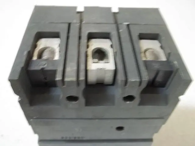 Alt view image 4 of 4 - Circuit Breaker, 3Pole, 7A, E, 600V