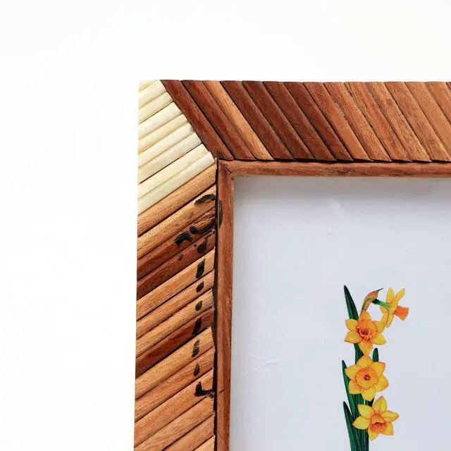 Alt view image 4 of 5 - Expobazaar Decorative Salai Pattern Wooden Photo Frame/Tabletop Picture Frame