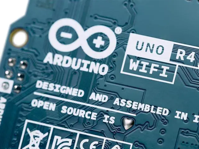 Alt view image 3 of 7 - Arduino UNO R4 WiFi [ABX00087]  Renesas RA4M1 + ESP32-S3, Wi-Fi, Bluetooth, USB-C, CAN, 12-bit DAC, OP AMP, Qwiic Connector, 12x8 LED Matrix for Advanced IoT & Embedded Projects