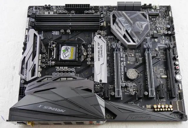 Alt view image 17 of 18 - ASUS ROG Maximus IX Hero LGA1151 DDR4 DP HDMI M.2 USB 3.1 ATX Motherboard