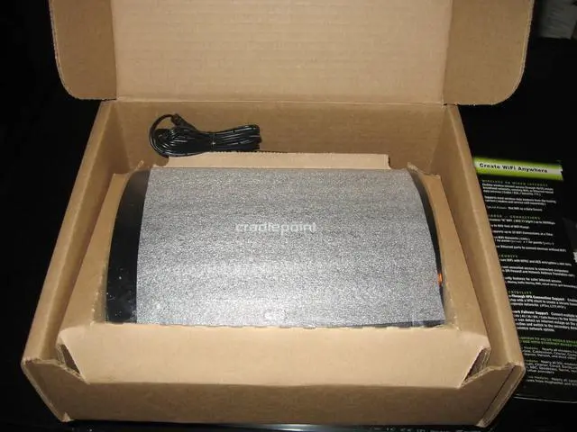 Alt view image 2 of 7 - Cradlepoint Wireless Router MBR95