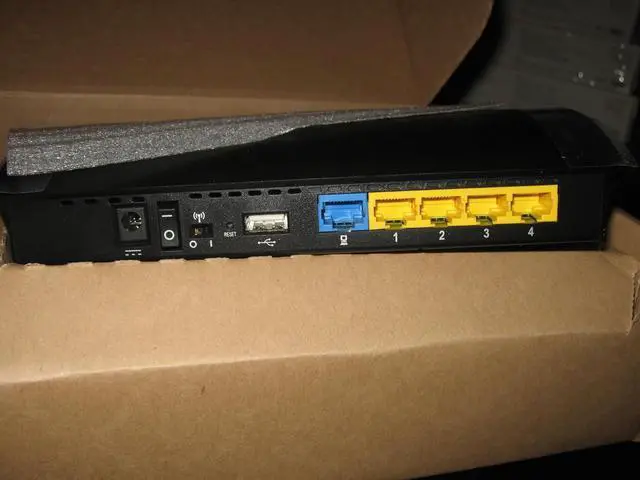 Alt view image 7 of 7 - Cradlepoint Wireless Router MBR95