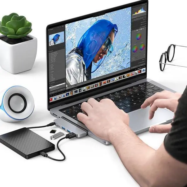 Alt view image 4 of 6 - Qwiizlab USB C Hub 5-in-1 Adapter, USB 3.0 Data Port, microSD Card Reader, 3.5mm Audio Port for 2024/23/22/21 14/16-inch MacBook Pro M4/M3/M2/M1 Pro/Max (Silver)