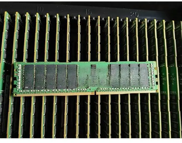 Main image of FOR 1Pcs M393A4K40BB1-CRC0Q For 32GB 2Rx4 DDR4 2400 PC4-2400T-R 19200 Server Memory