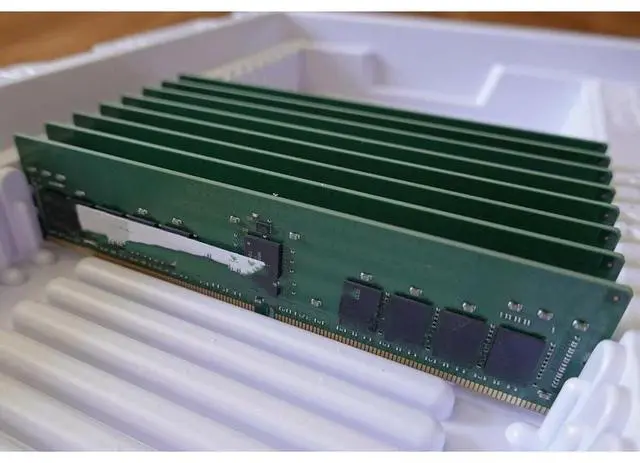 Main image of FOR 1 Pcs For 16GB 2RX8 PC4-3200AA HMA82GR7CJR8N-XN ECC DDR4 3200 Server Memory