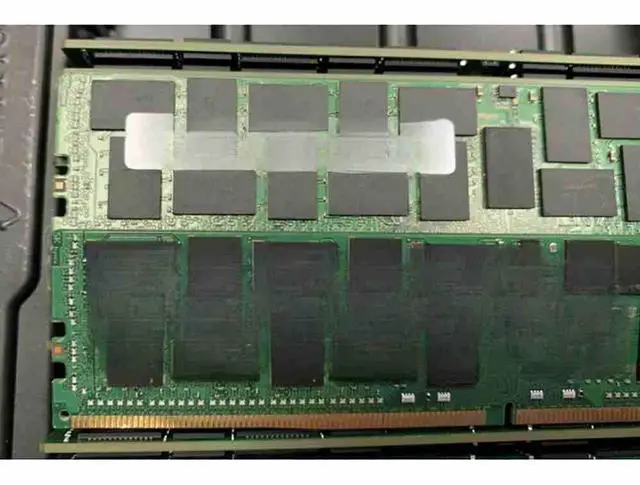 Main image of FOR 1PC FOR 1PC HMAA8GL7MMR4N-UH 64G 64GB 4DRX4 PC4-2400T-L DDR4 2400 REG LRDIMM Server Memory