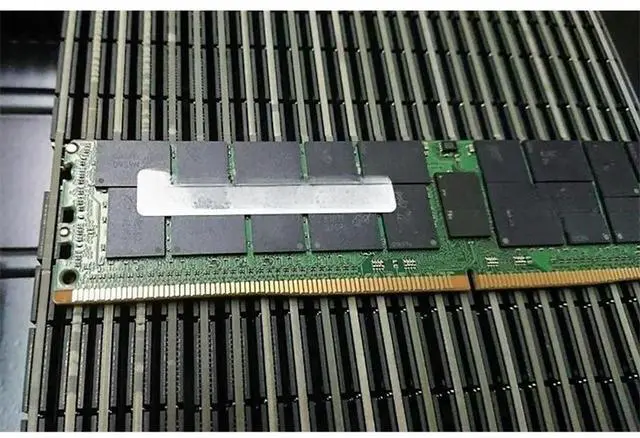 Main image of FOR 1Pcs For 64GB 64G DDR4 2400 4DRX4 ECC REG LRDIMM MTA72ASS8G72LZ-2G3A Memory