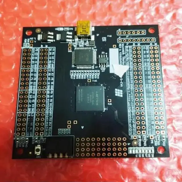 Main image of LCMXO3L-6900C MachXO3 Starter Kit