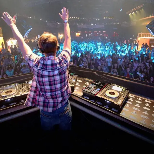 Alt view image 4 of 4 - Studio Audio Sound Mixer Board - 6 Channel Bluetooth Compatible Professional Portable Digital DJ Mixing Console w/ USB Mixer Audio Interface - Mixing Boards For Studio Recording - PMXU68BT