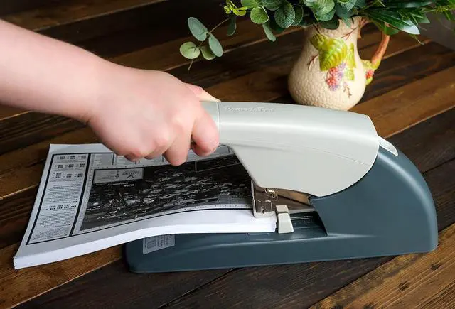 Alt view image 5 of 7 - PowerForce 175 Heavy Duty Flat Clinch Office Stapler, 20 to 175 Sheets Using one Size 3/4" Leg-Length Staple, includes 400 Staples and a Staple Remover