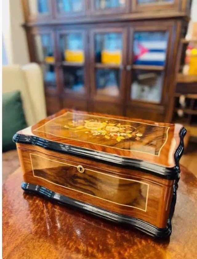 Alt view image 2 of 5 - LCDH Export Tail Order - Lucury Limited Edition - European-style Tree Palm Pattemed Laminate - Large WoodenyBox- Jewelry Chest