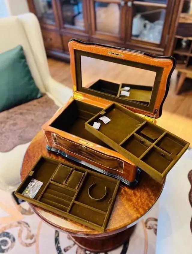Alt view image 3 of 5 - LCDH Export Tail Order - Lucury Limited Edition - European-style Tree Palm Pattemed Laminate - Large WoodenyBox- Jewelry Chest