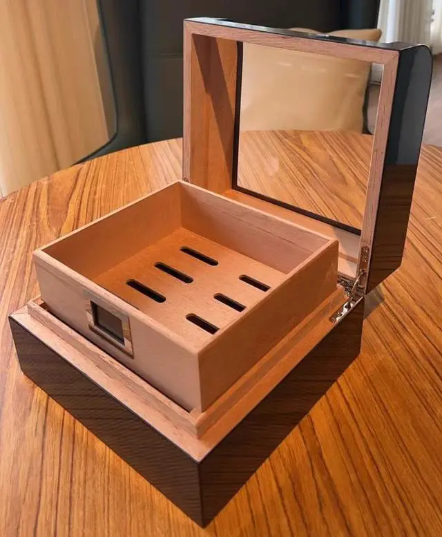 Alt view image 3 of 3 - LCDH 50-80 pieces pack. New model. carbonCiparbox. Moisture-proof box with 2
layers.