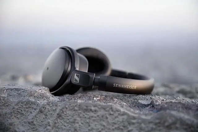 Alt view image 5 of 5 - Sennheiser HD 4.50 SE Wireless Noise Cancelling Headphones - Black