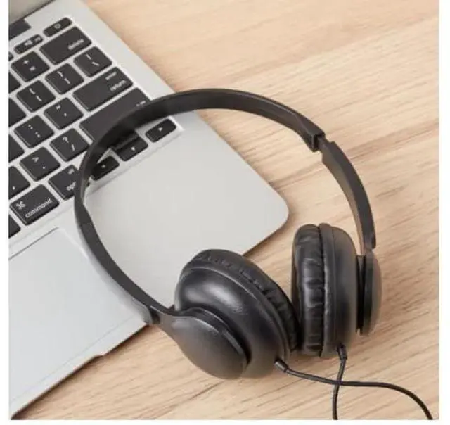 Alt view image 2 of 3 - Akvil 2115A Black Over Ear Headphones with 3.5 mm Jack and Retractable Cable