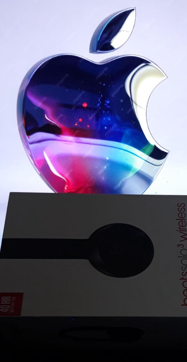 Alt view image 5 of 5 - Wireless On-Ear Headphones, Wireless/Solo/Third - W1/Headphone Chip, Class/1 Bluetooth, 40 Hours of Listening Time - Gloss Black (Previous Model)
