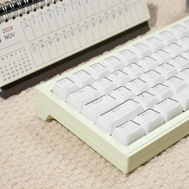 Main image of Crystal Jelly Keycaps,Shine Through Custom Translucent Keycaps 136 Keys MDA Profile Full Size Keycap Set for 61/68/84/87/98/100 Cherry MX Mechanical Gaming Keyboard DIY (White)