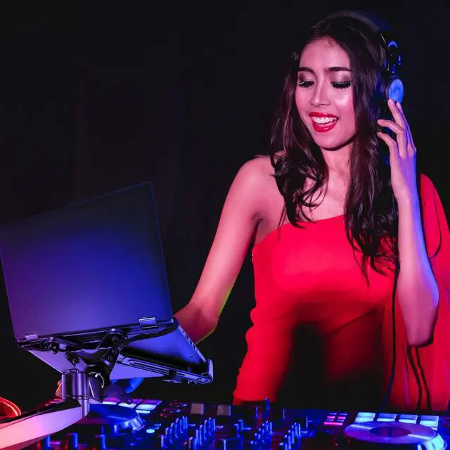 Alt view image 5 of 5 - Mount-It! Laptop VESA Mount Tray for Monitor Arms - VESA Laptop Tray Fits Up to 17" Notebooks - Adjustable Holder with Safety Strap, Ventilated Cooling Design, and Secure Ledge Stopper (Black)