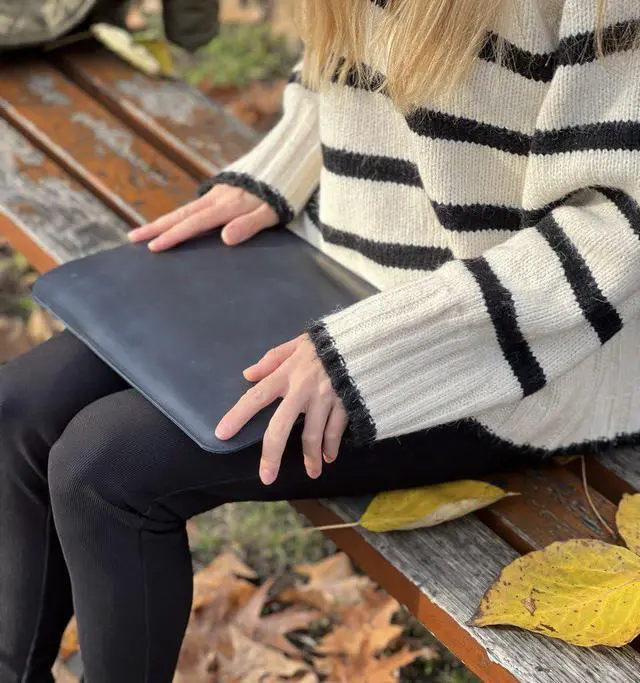 Alt view image 2 of 5 - Case for 13 MacBook Air Genuine Leather Sleeve case 13-inch MacBook Air M1 m2 m3 A2337 A2179 A1932 (2018-2021) MacBook Pro M1/A2338 A2251 A2289 (2016-2025) (Horizontal, Green)