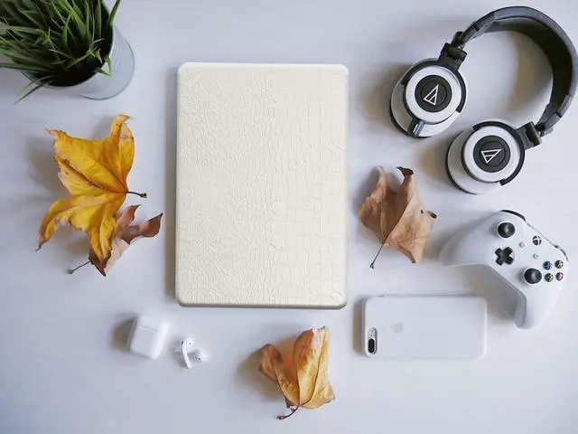 Alt view image 4 of 5 - KEROM Compatible for Crocodile MacBook Pro 16 inch Case 2024-2021 M4 M3 M2 M1 Pro/Max Chip A3403 A3186 A2991 A2780 A2485, Crocodile Skin PU Leather Hard Shell Case & Keyboard Cover, White