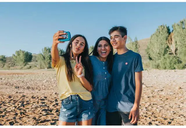 Alt view image 6 of 7 - Polaroid IS048 Waterproof Instant Sharing 16 MP Digital Portable Handheld Action Camera, Teal