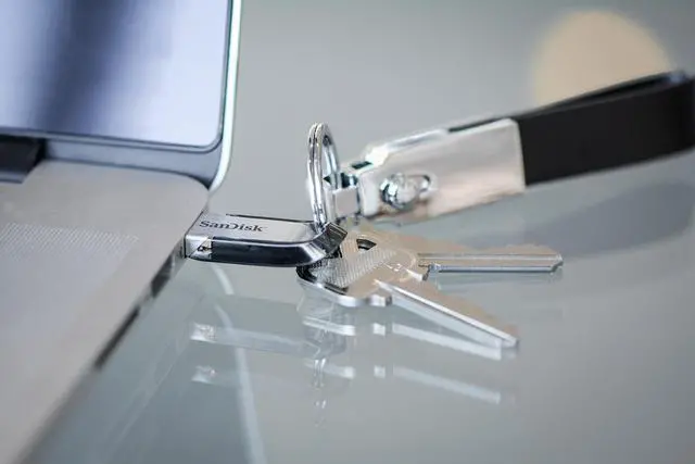 Alt view image 5 of 6 - 512GB Ultra Flair USB 3.0 Flash Drive - SDCZ73-512G-G46
