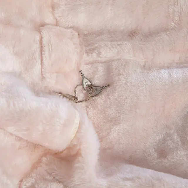 Alt view image 5 of 7 - Flash Furniture Oversized Bean Bag Chair for Kids and Adults, Set of 1, Blush Furry