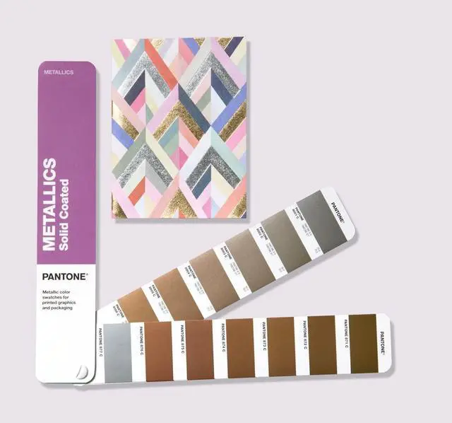 Alt view image 3 of 6 - Pantone GG1507B Metallics Guide - Gloss aqueous and metallic coated reference fan deck in a chromatic colour arrangement