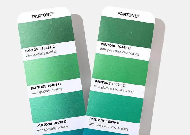 Alt view image 6 of 6 - Pantone GG1507B Metallics Guide - Gloss aqueous and metallic coated reference fan deck in a chromatic colour arrangement