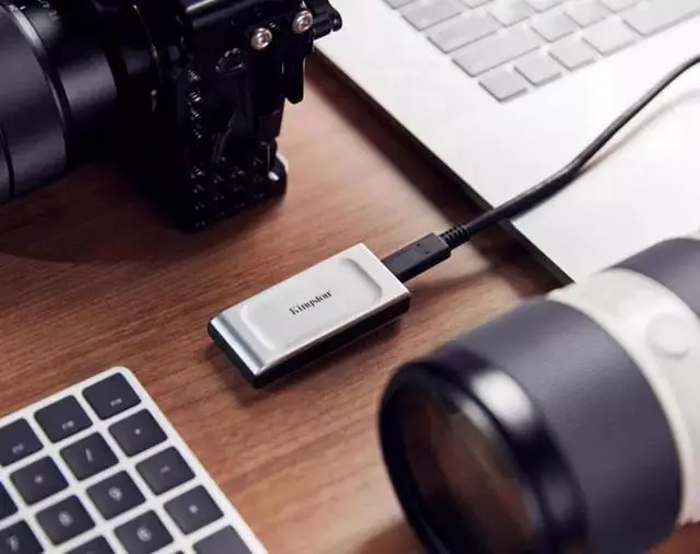 Alt view image 5 of 6 - XS2000 2TB mobile SSD Type-C high-speed USB3.2 portable compact