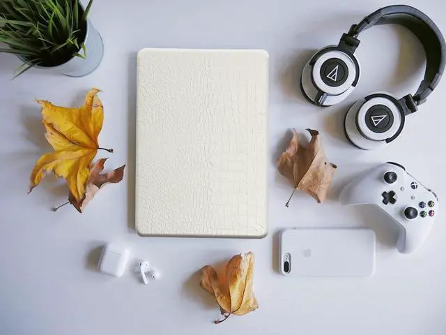 Alt view image 4 of 5 - KEROM Compatible with Crocodile MacBook Pro 15 inch Case 2019 2018 2017 2016 Release A1990 A1707 with Touch Bar, Crocodile Skin Alligator Skin PU Leather Hard Shell Case & Keyboard Cover, White