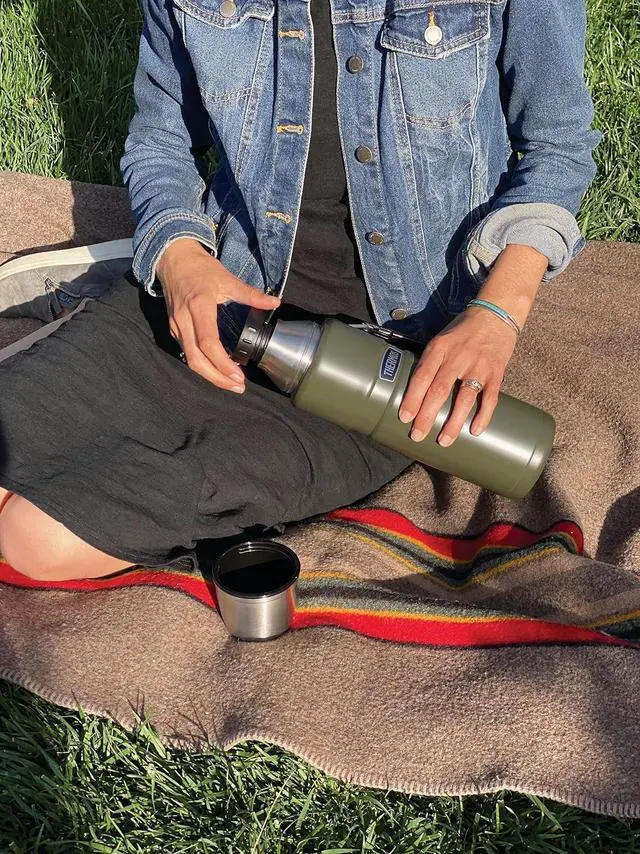 Alt view image 7 of 7 - Stainless King Vacuum-Insulated Beverage Bottle 40 Ounce Midnight Blue