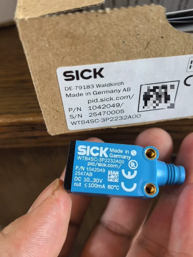 Alt view image 3 of 3 - Diffuse Photoelectric Sensor WTB4SC-3P2232A00 | 1042049