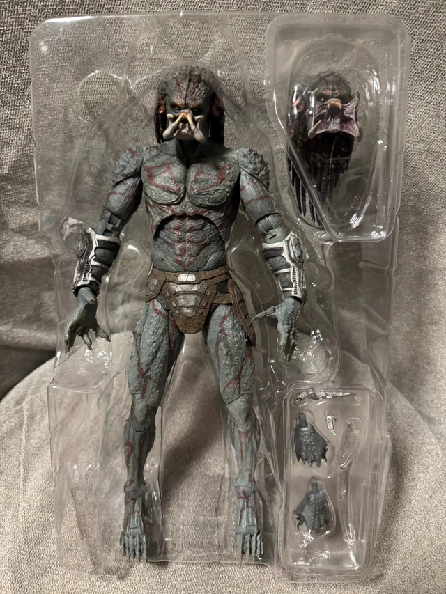 Alt view image 2 of 6 - Ultimate Predator Action Figure 7 Inch Scale Complete Accessories Set Collectible Sci-Fi Movie Model
