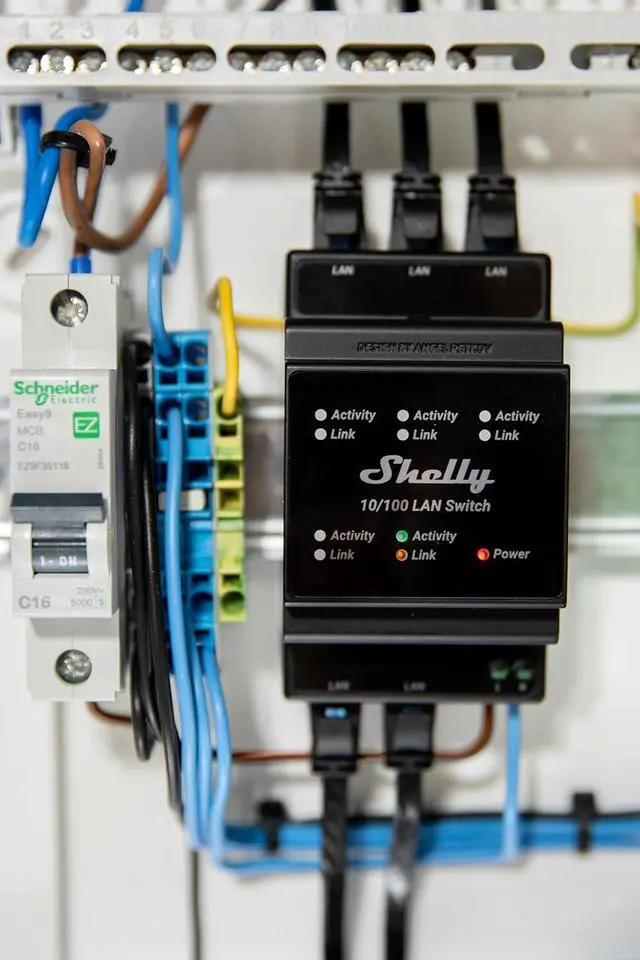 Alt view image 6 of 7 - Shelly LAN Switch | 5 Port RJ45 10/100 Mbps Fast Ethernet Switch | DIN-Mountable | Fanless | Plug & Play | Energy-Saving | Easy Installation & Configuration | No Additional Adapter Required