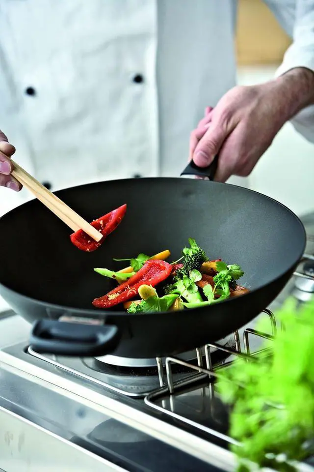 Alt view image 4 of 5 - Scanpan Classic 12-1/2-Inch Wok