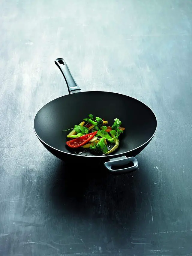 Alt view image 5 of 5 - Scanpan Classic 12-1/2-Inch Wok
